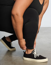 Load image into Gallery viewer, Gentrue Do Legging X EBN - 001 Legging in color Noir and shape legging
